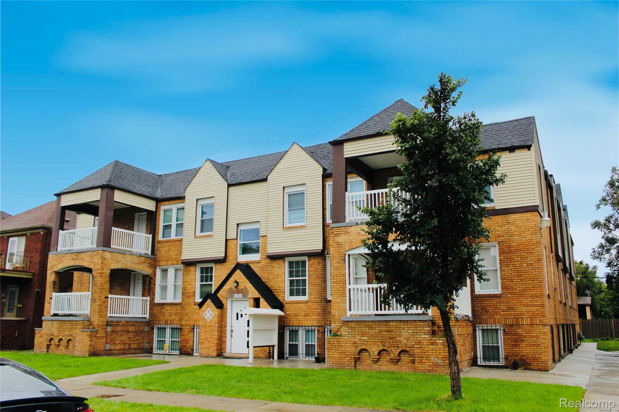 13233 La Salle Boulevard