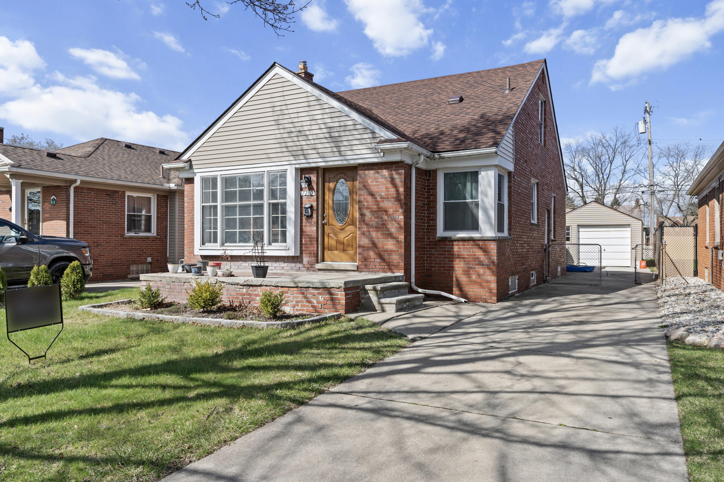 7210 Buckingham ave Avenue