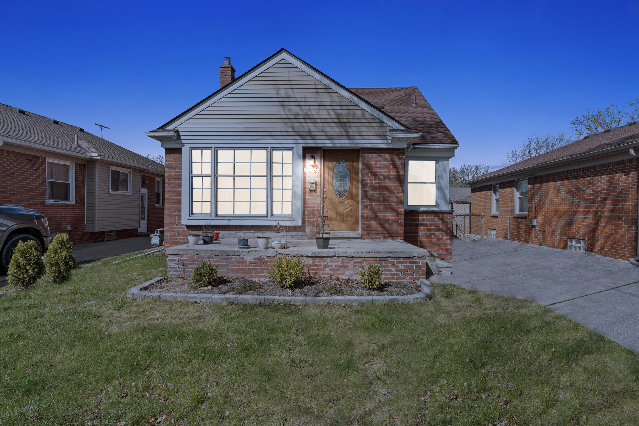 7210 Buckingham ave Avenue