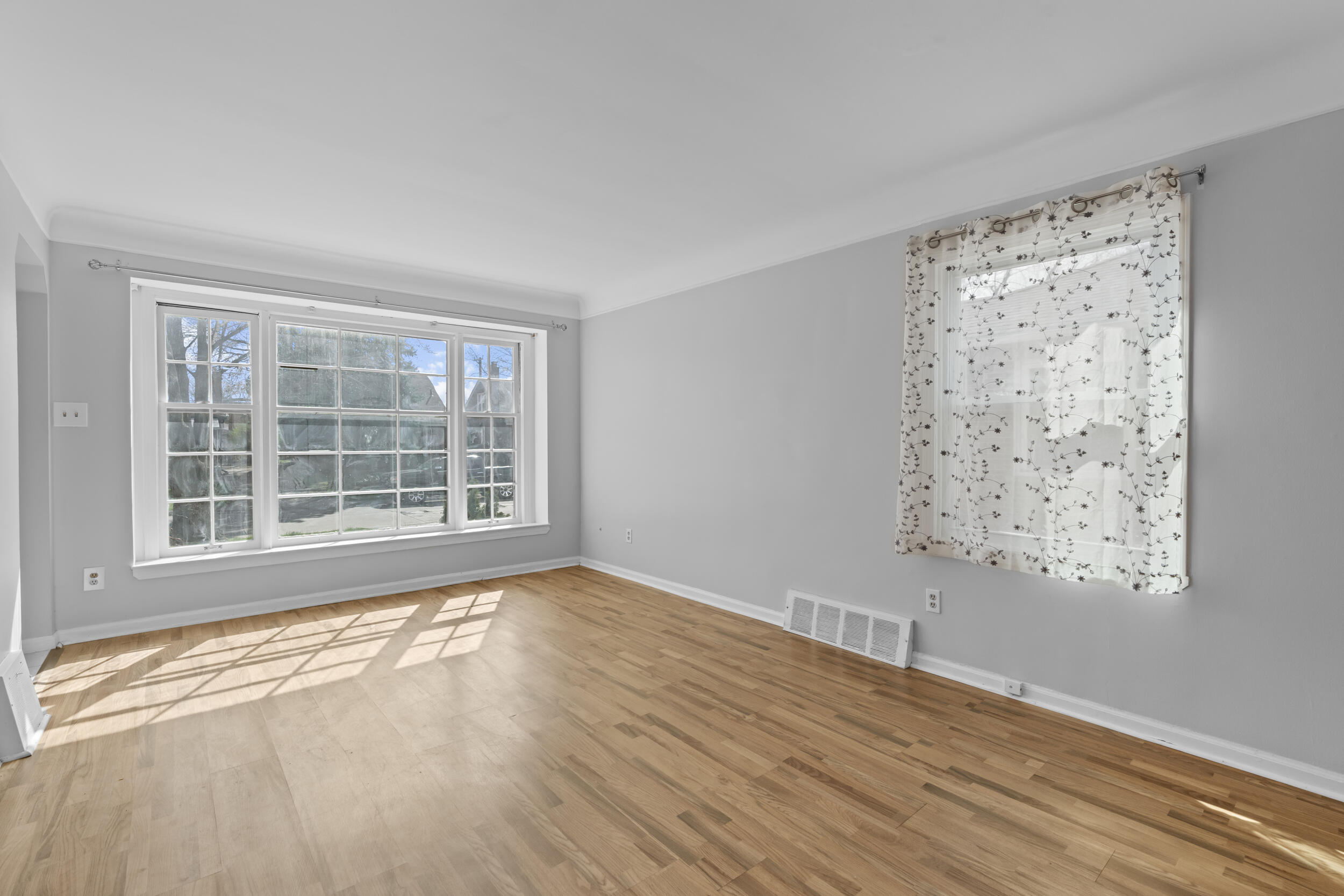 7210 Buckingham ave Avenue