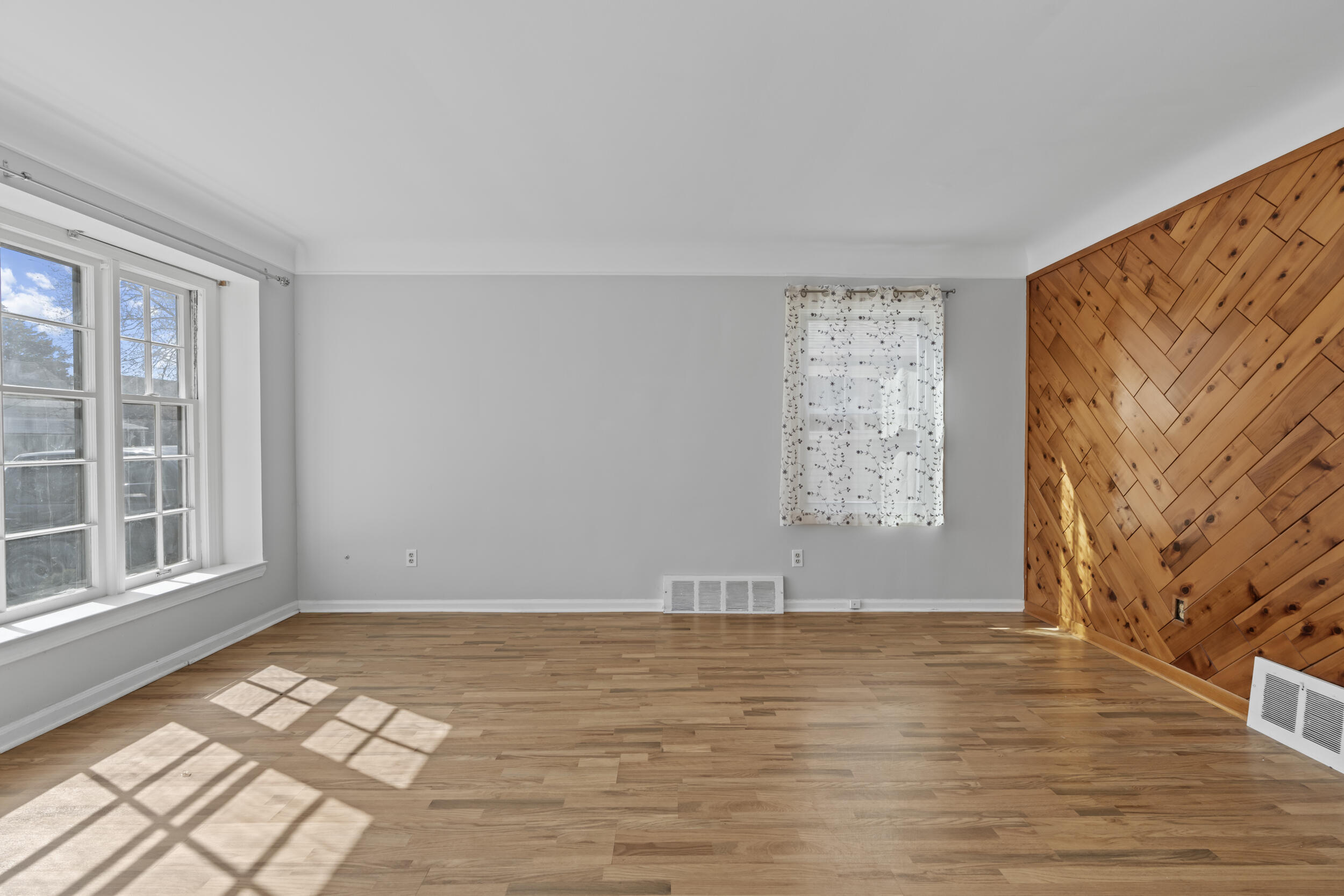 7210 Buckingham ave Avenue