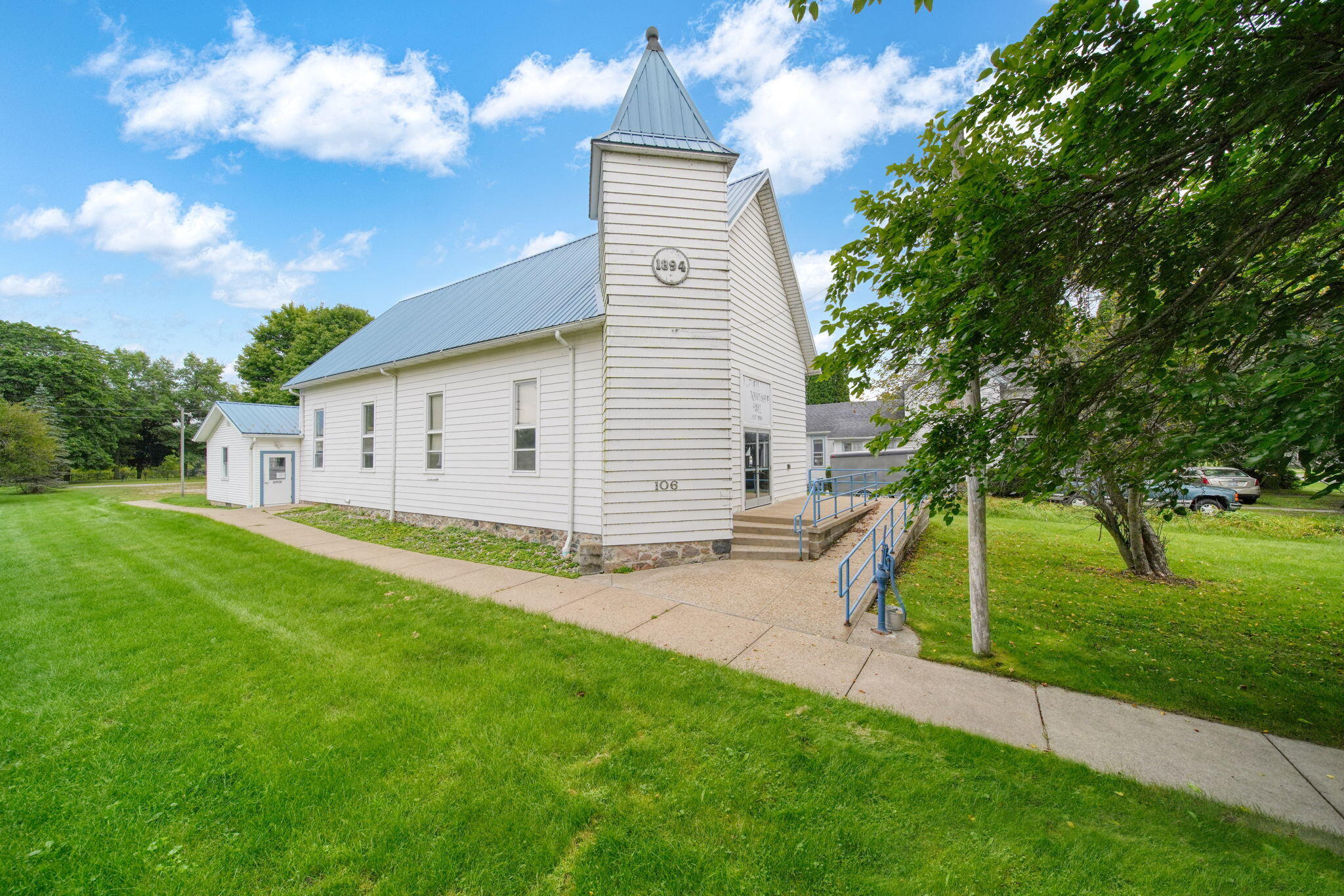 106 E Commercial Street