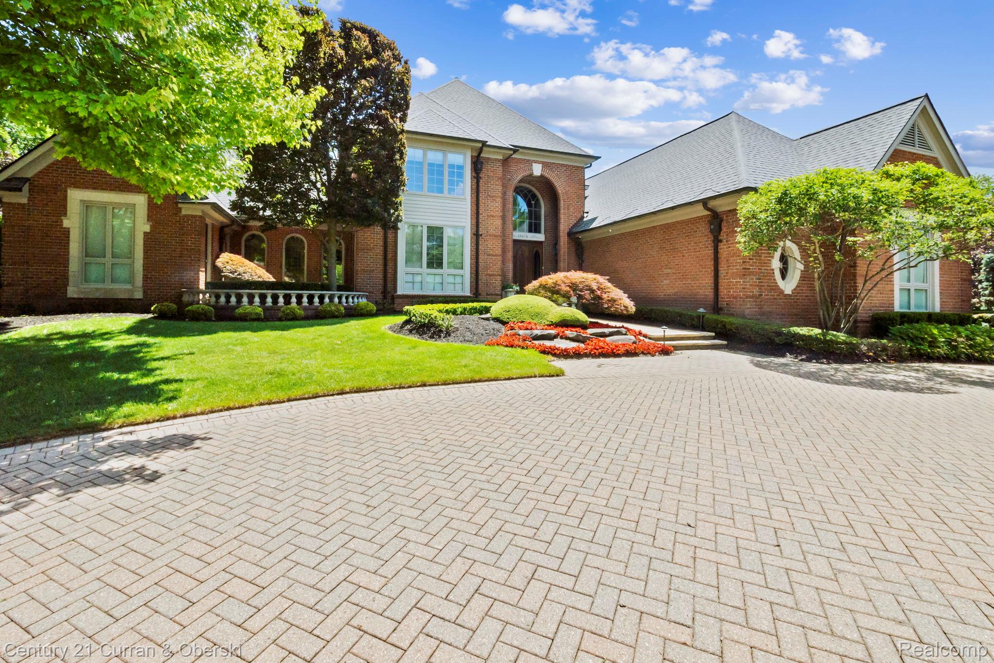 18878 Oak Leaf Lane