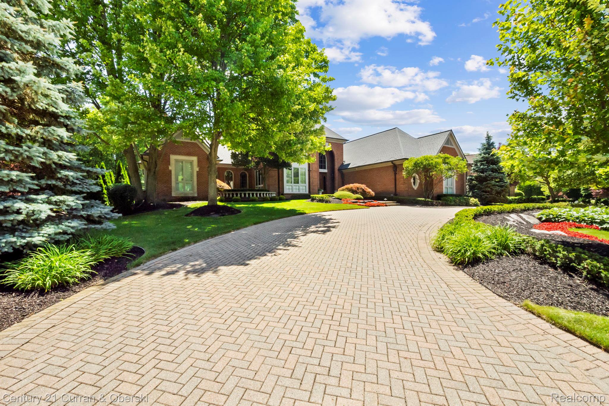18878 Oak Leaf Lane