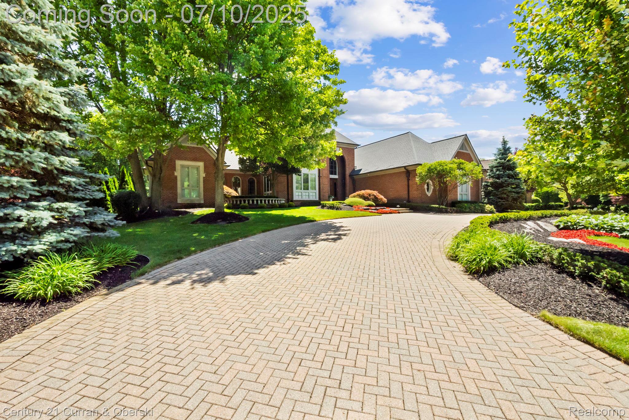 18878 Oak Leaf Lane