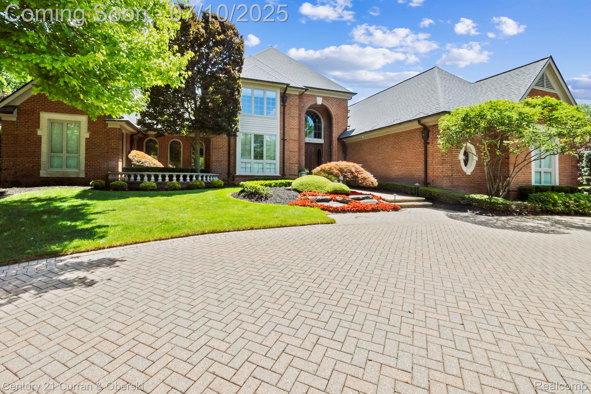 18878 Oak Leaf Lane