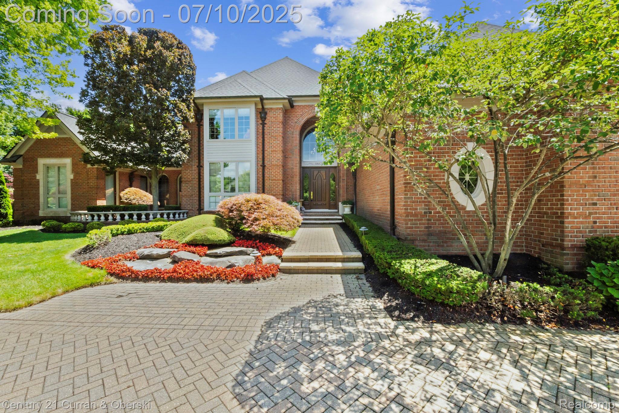 18878 Oak Leaf Lane