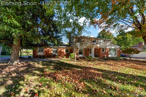 Photo of 5533 Priory Lane, Bloomfield Charter Township, MI 48301 (MLS # 20261084488)