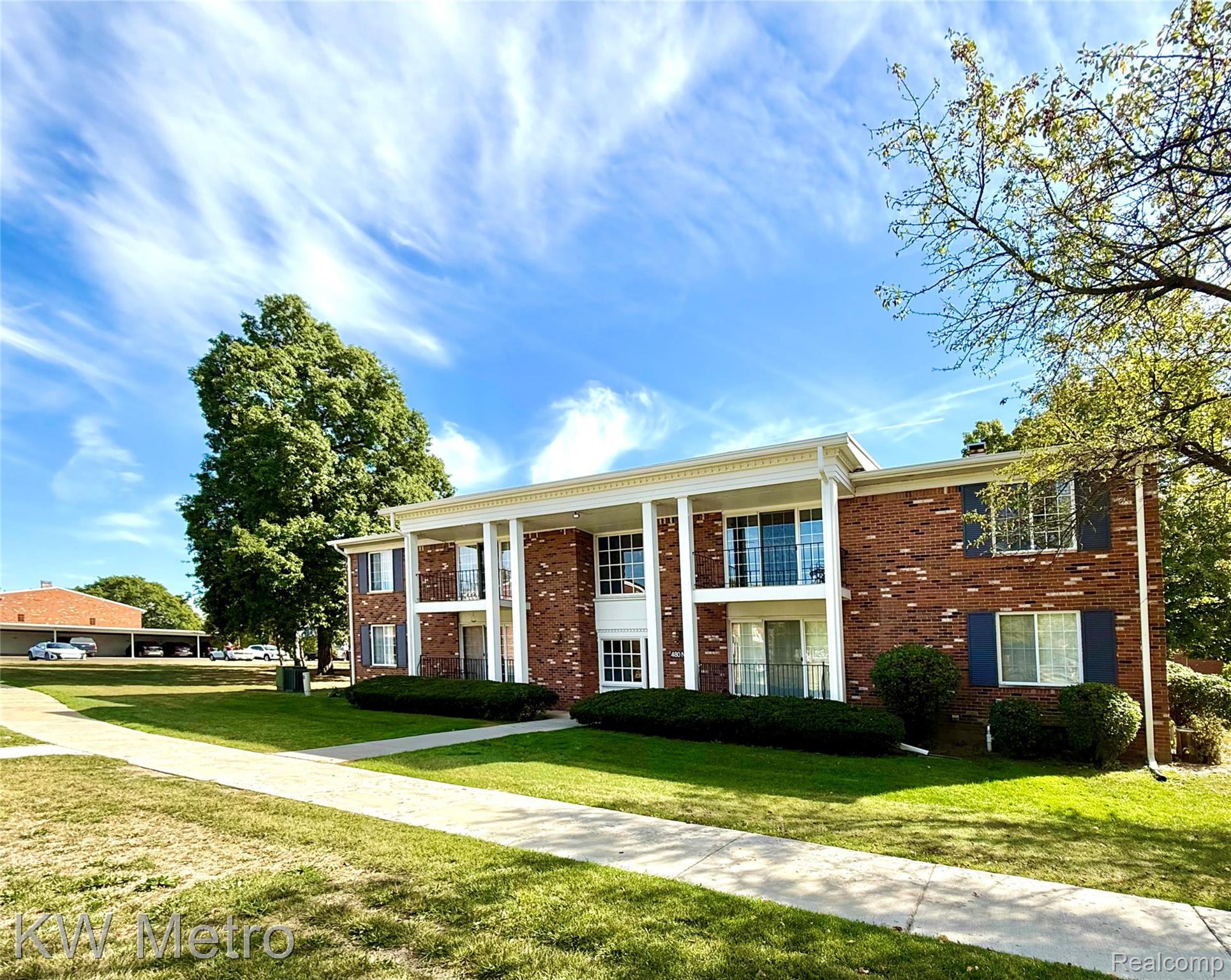 480 Fox Hills Drive N 6