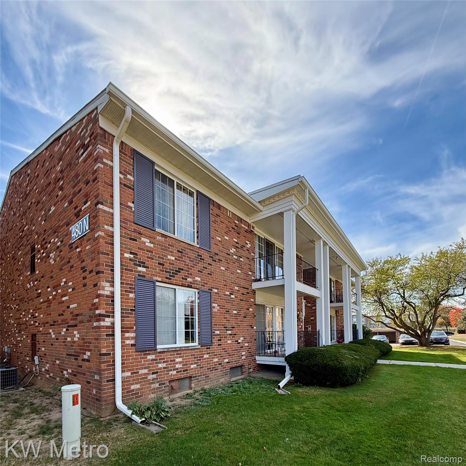 480 Fox Hills Drive N 6