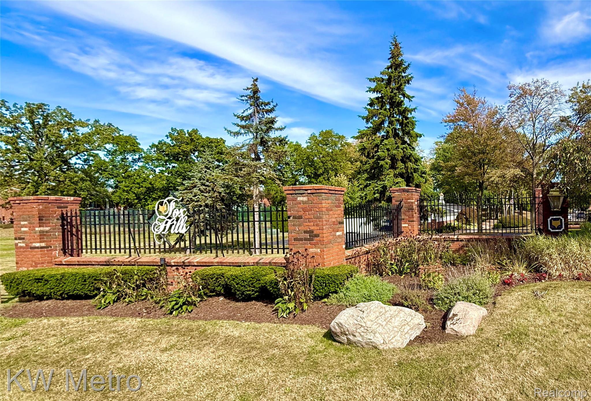 480 Fox Hills Drive N 6