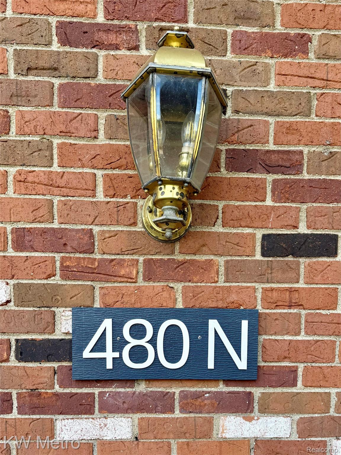 480 Fox Hills Drive N 6