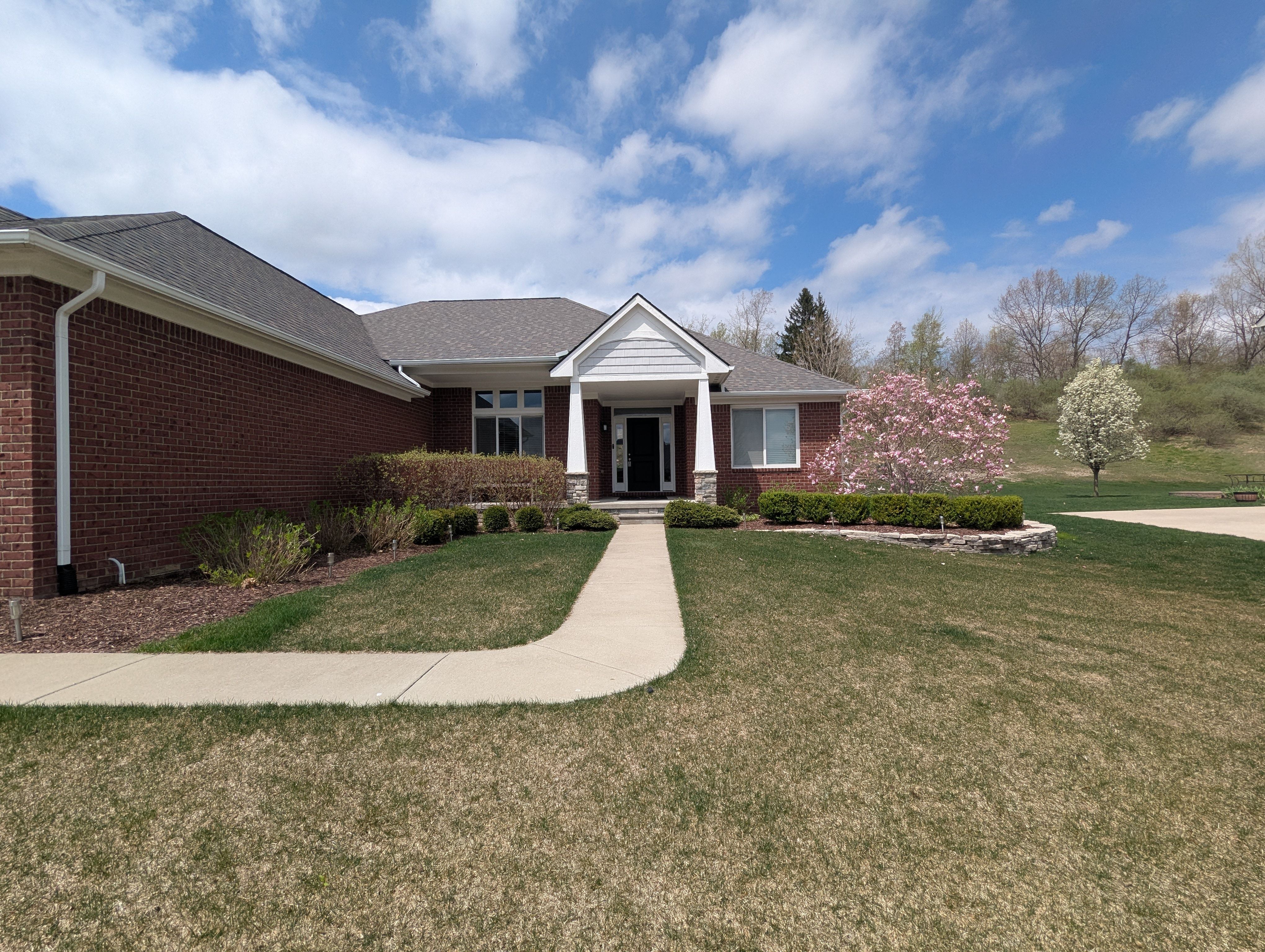 1399 GLASS LAKE Circle