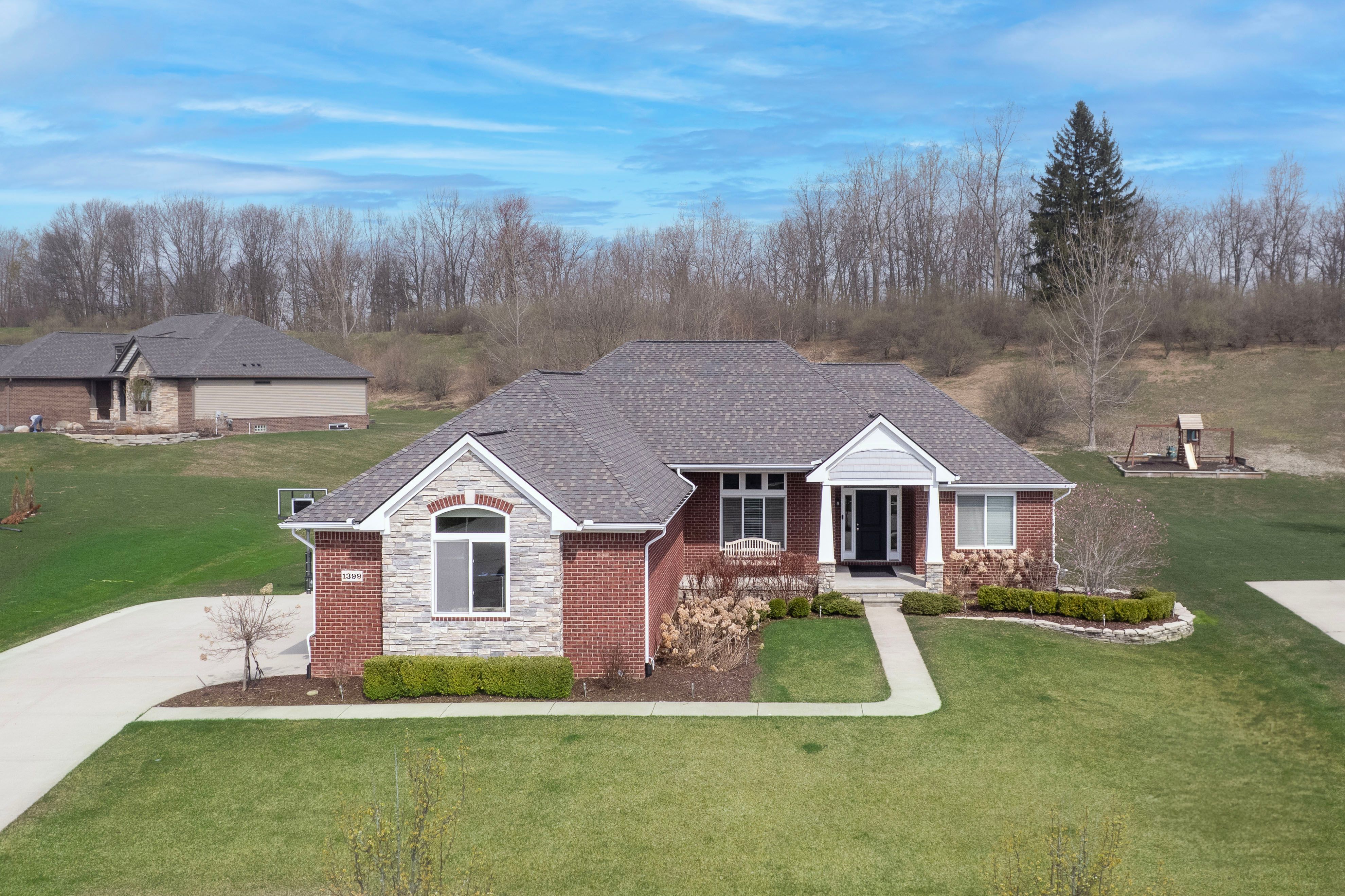 1399 GLASS LAKE Circle