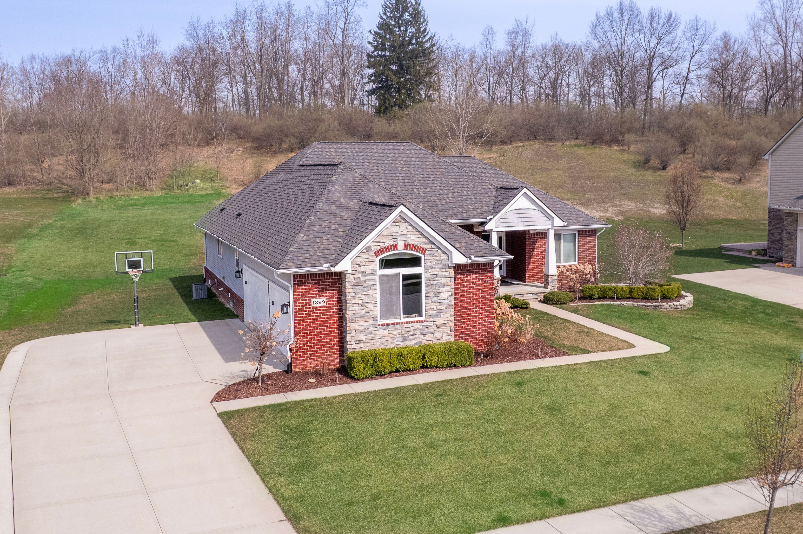 1399 GLASS LAKE Circle
