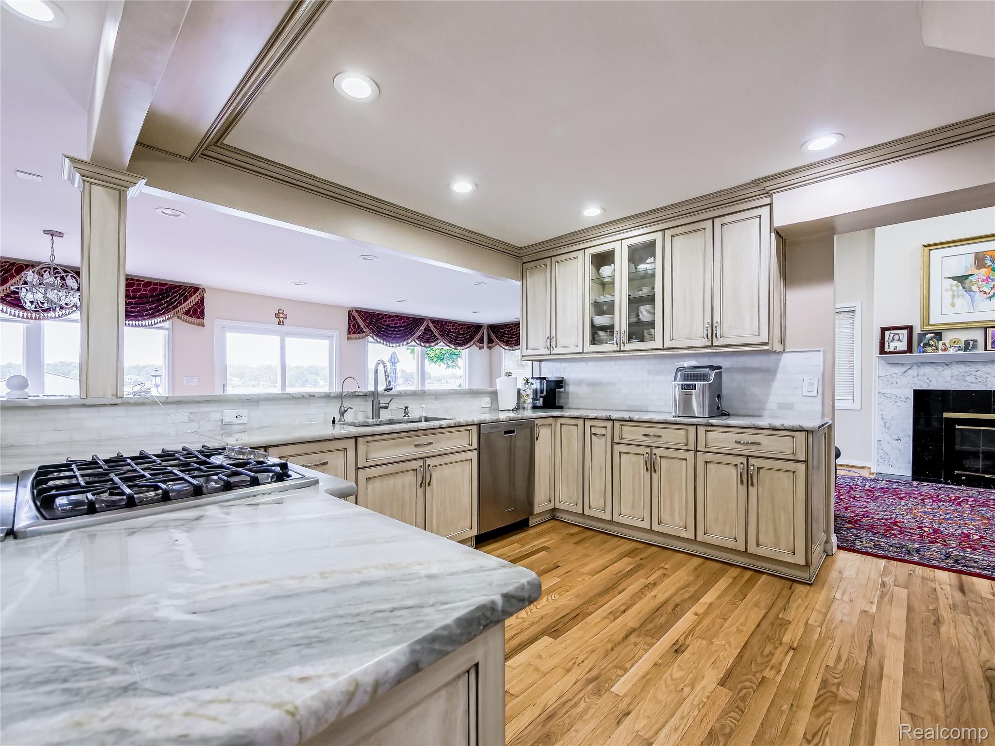 7660 Barnsbury Drive