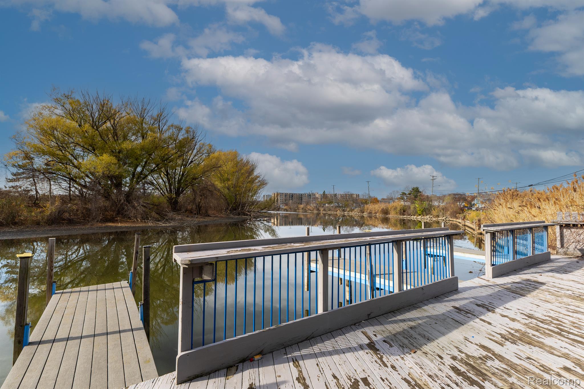 240 N RIVER Road