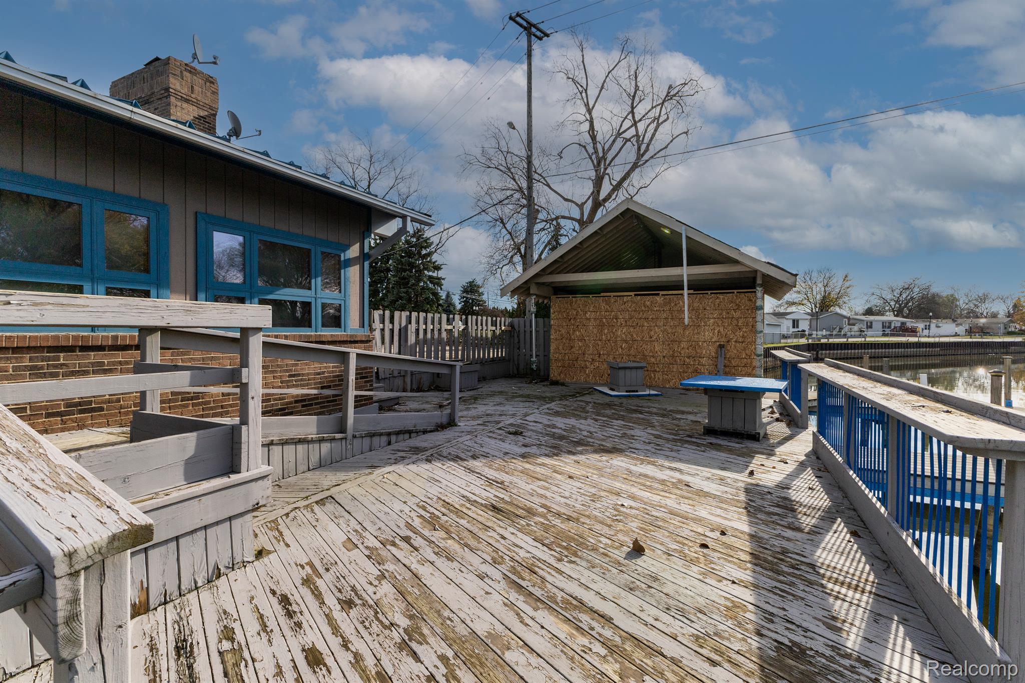 240 N RIVER Road