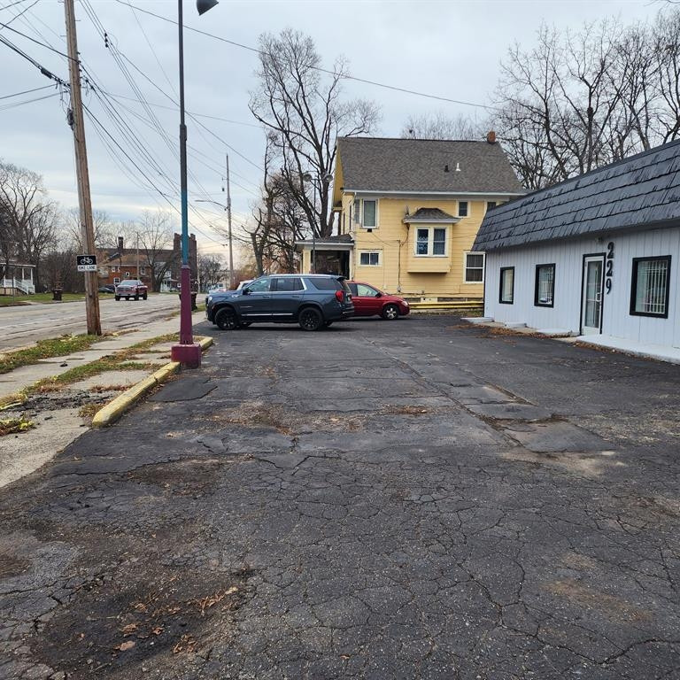 229 W Cesar E. Chavez Avenue