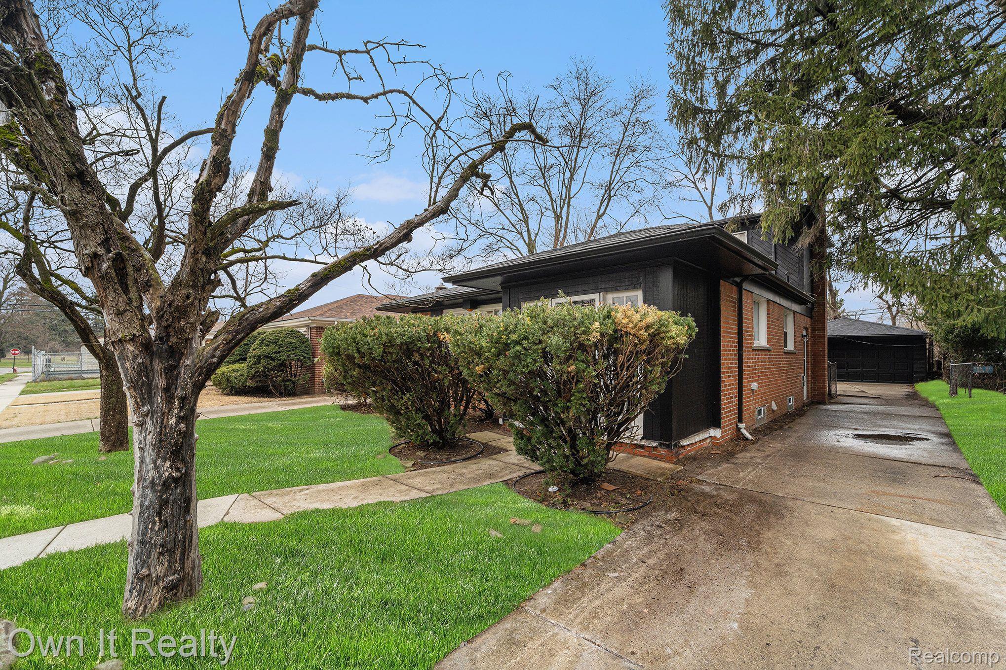 19147 REDFERN Street