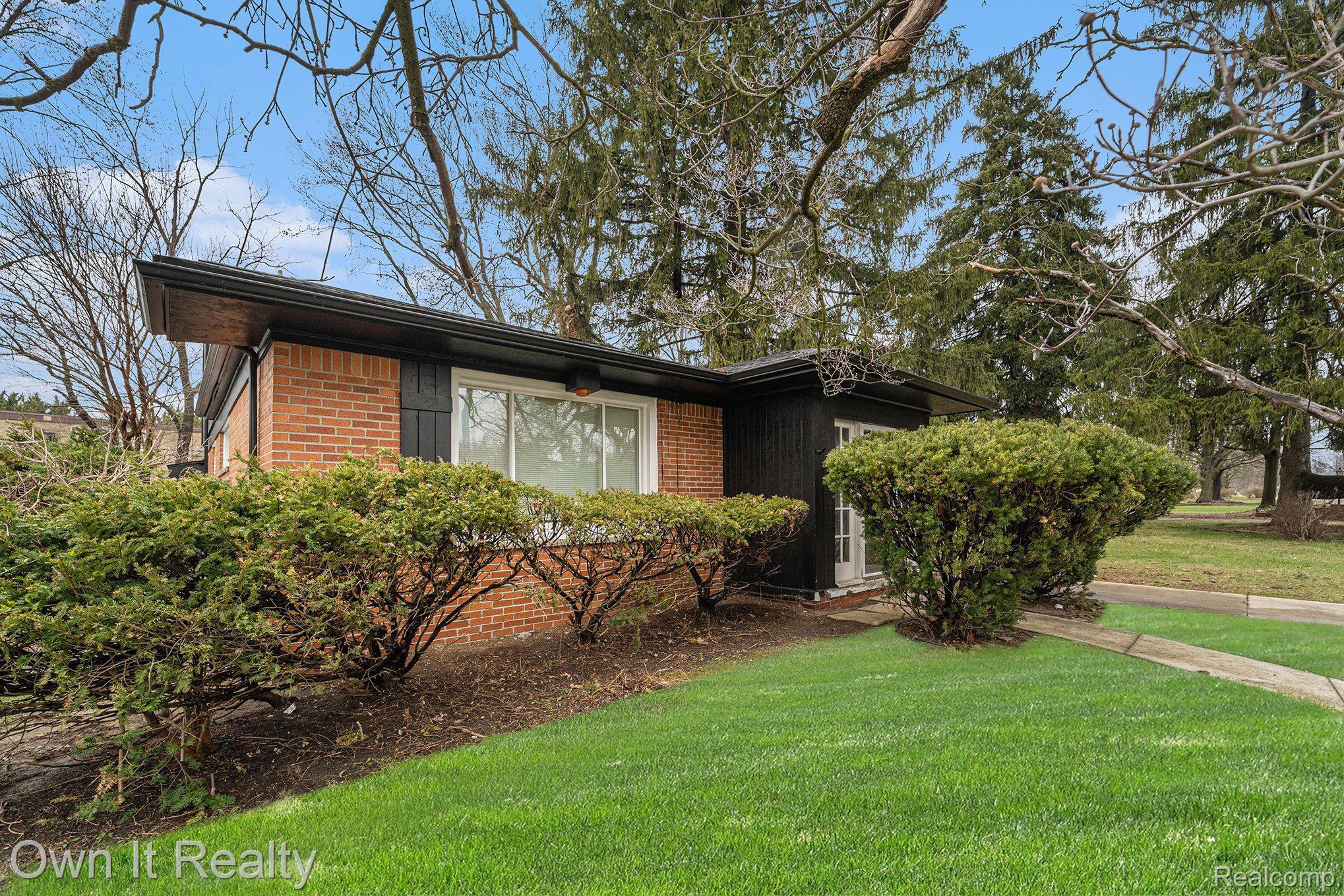 19147 REDFERN Street