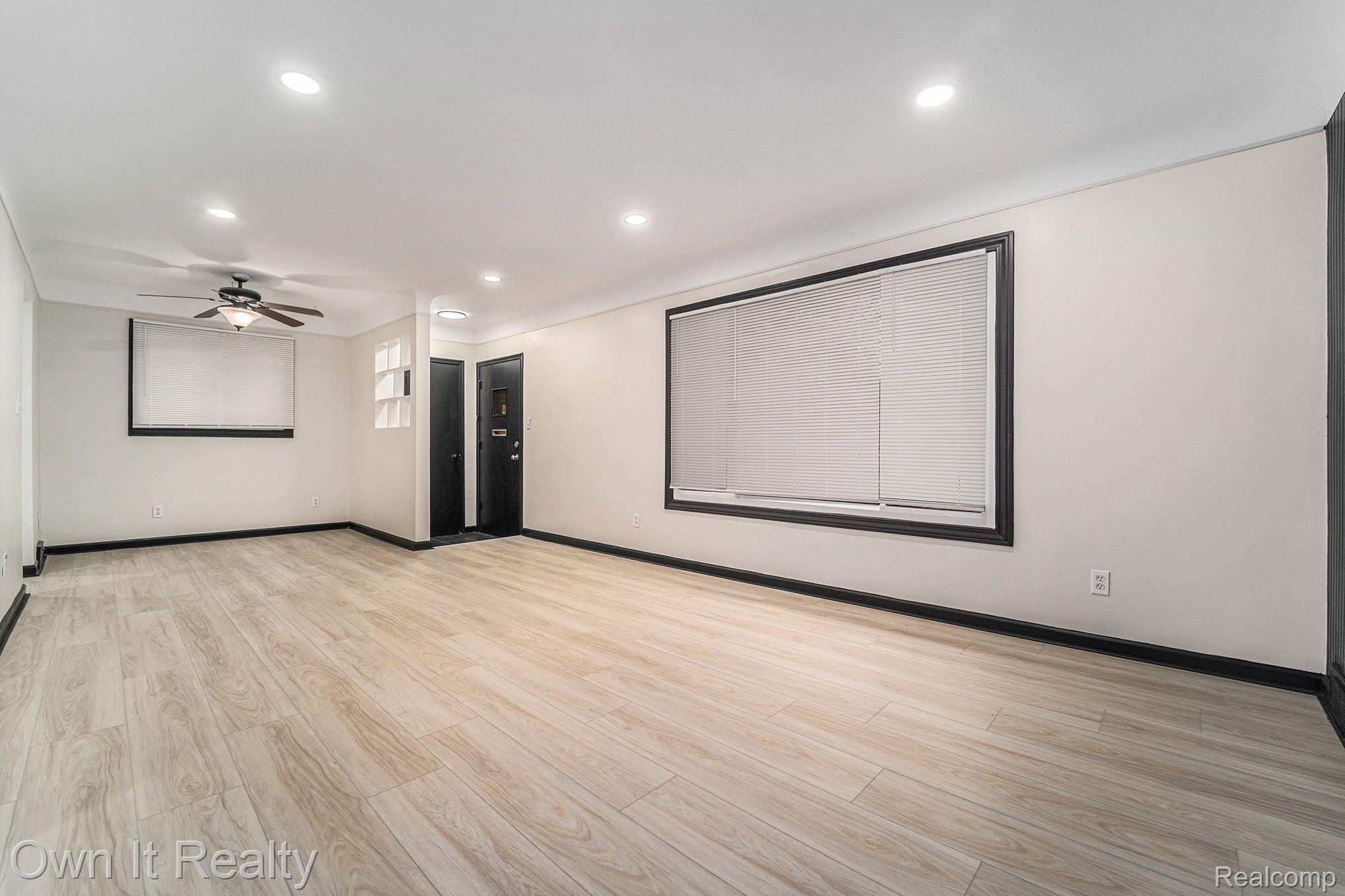 19147 REDFERN Street