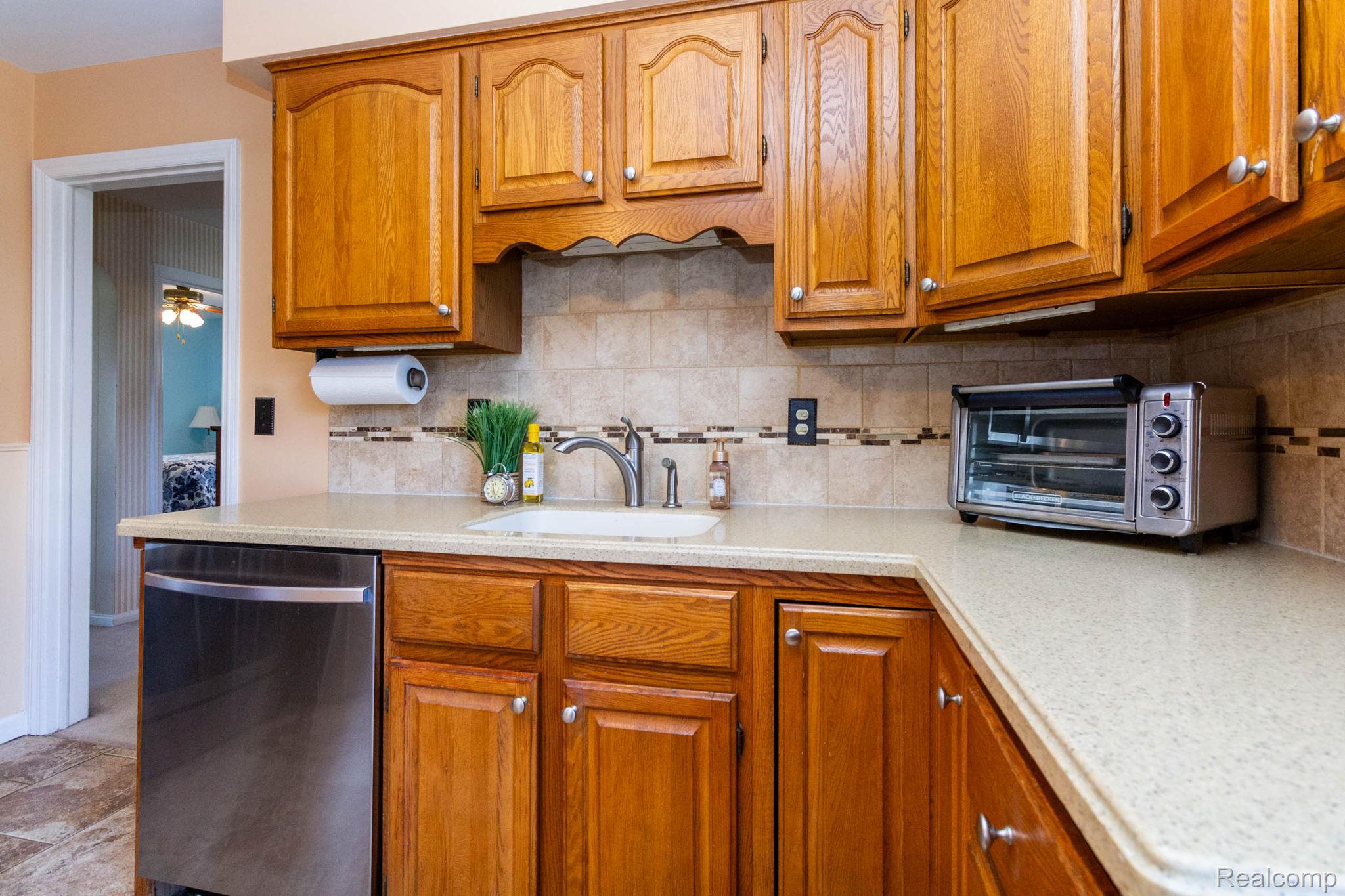 20927 Hawthorne Street