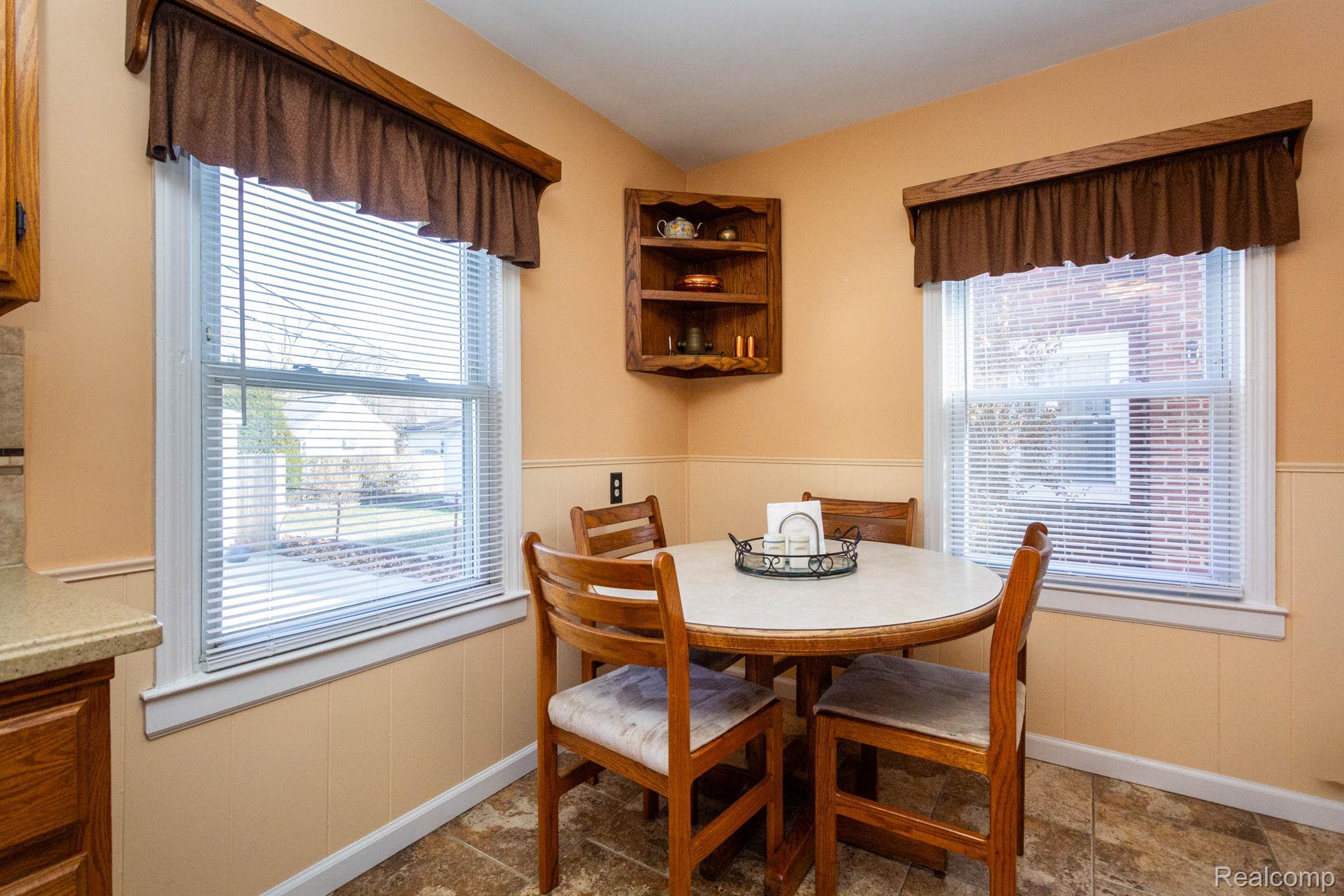 20927 Hawthorne Street