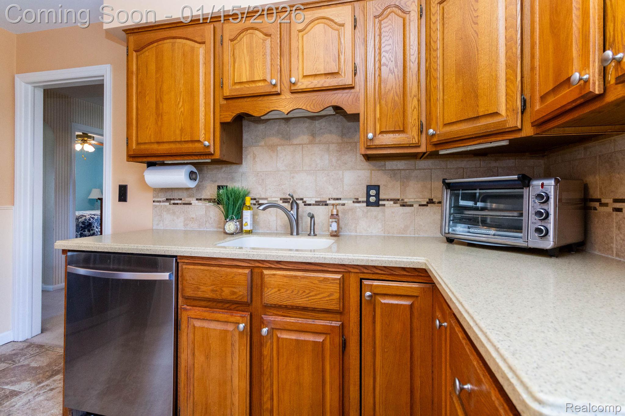 20927 Hawthorne Street