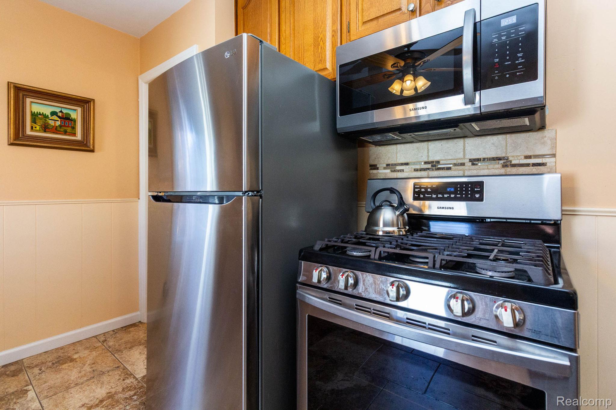 20927 Hawthorne Street