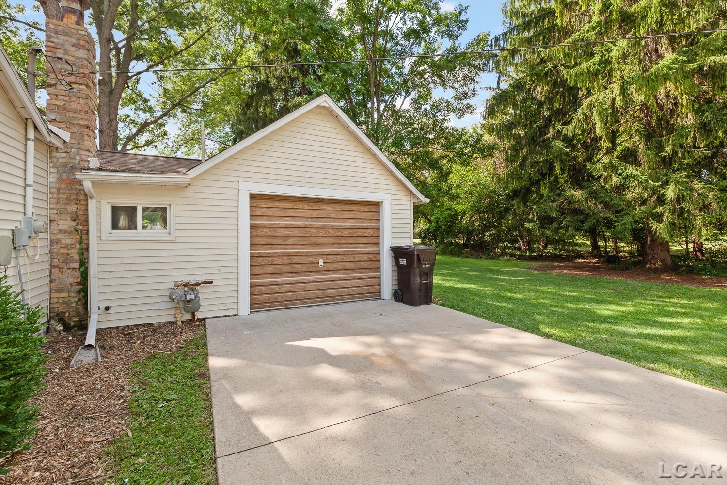 4113 Seneca St. Street