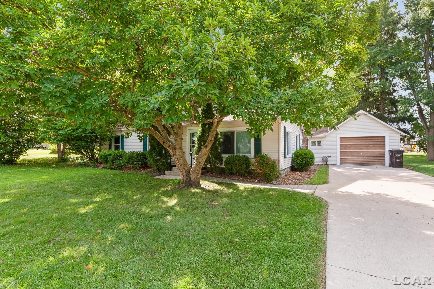 4113 Seneca St. Street