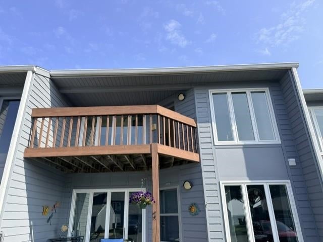 403 W Lake Street