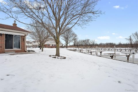 Tiny photo for 30352 Windsor #21, Gibraltar City, MI 48173 (MLS # 20261003011)