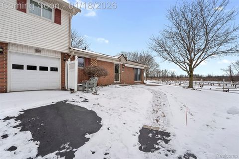 Tiny photo for 30352 Windsor #21, Gibraltar City, MI 48173 (MLS # 20261003011)