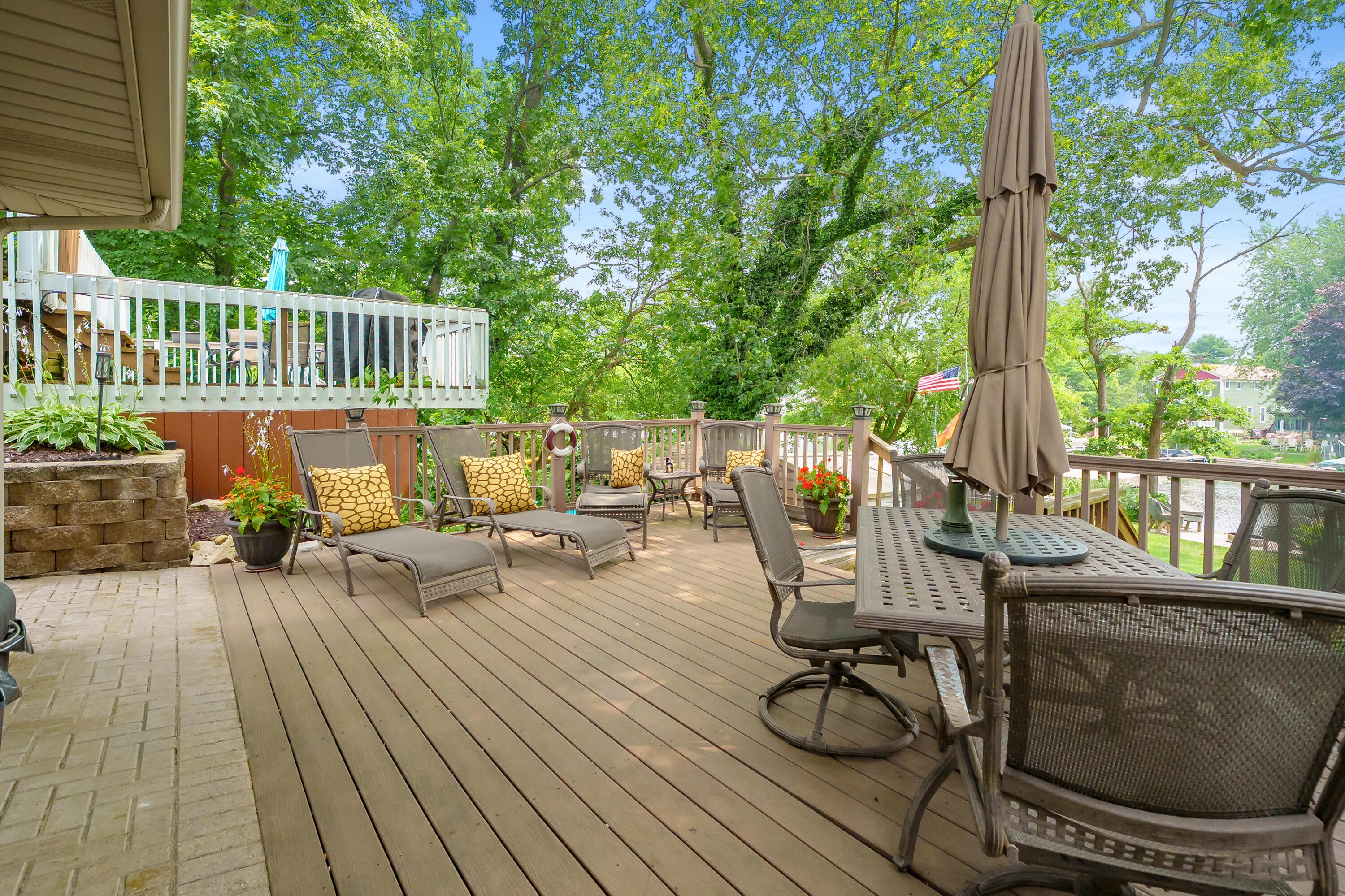 92709 Gravel Lake Drive
