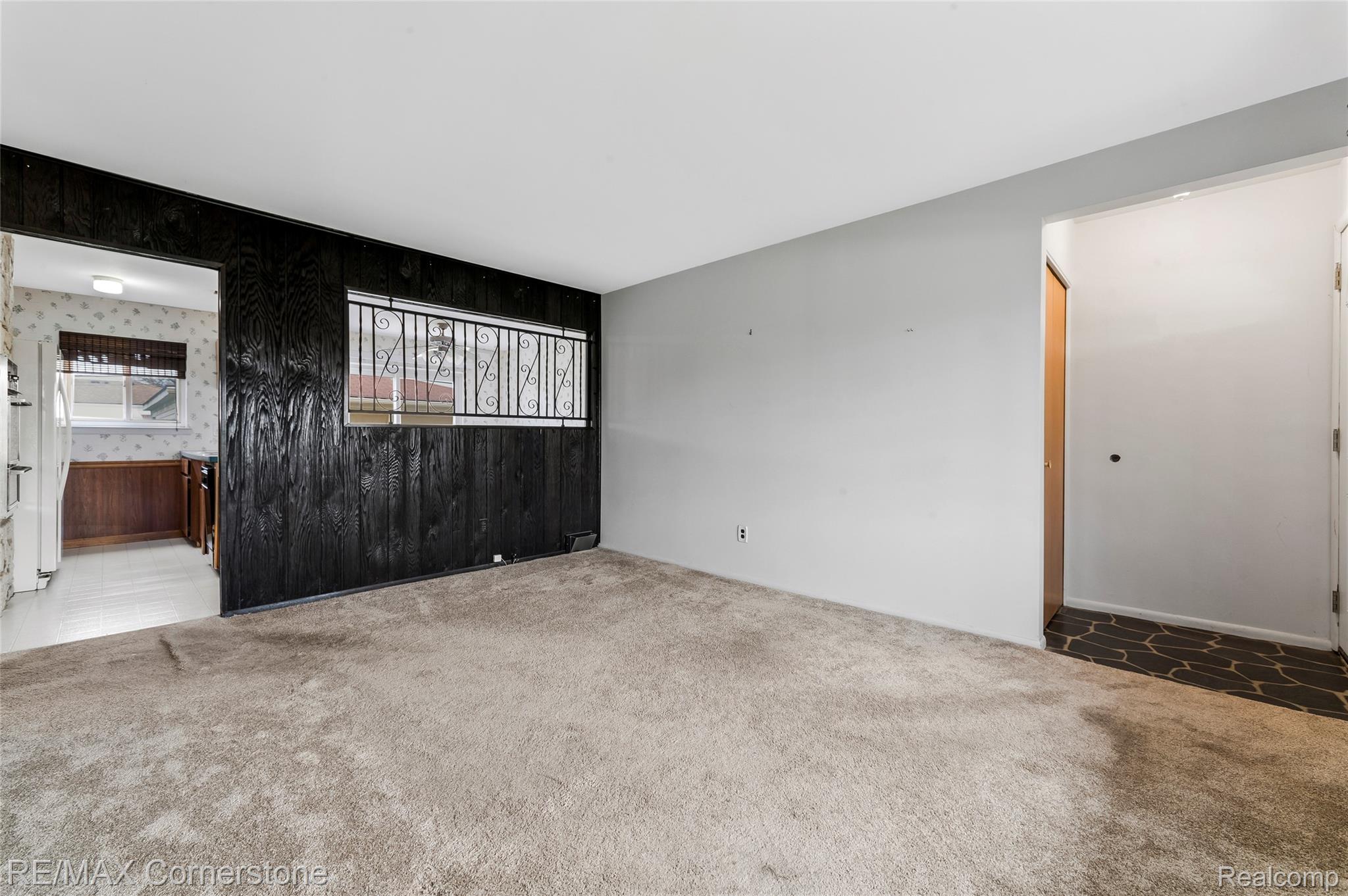 34216 Rosslyn Street