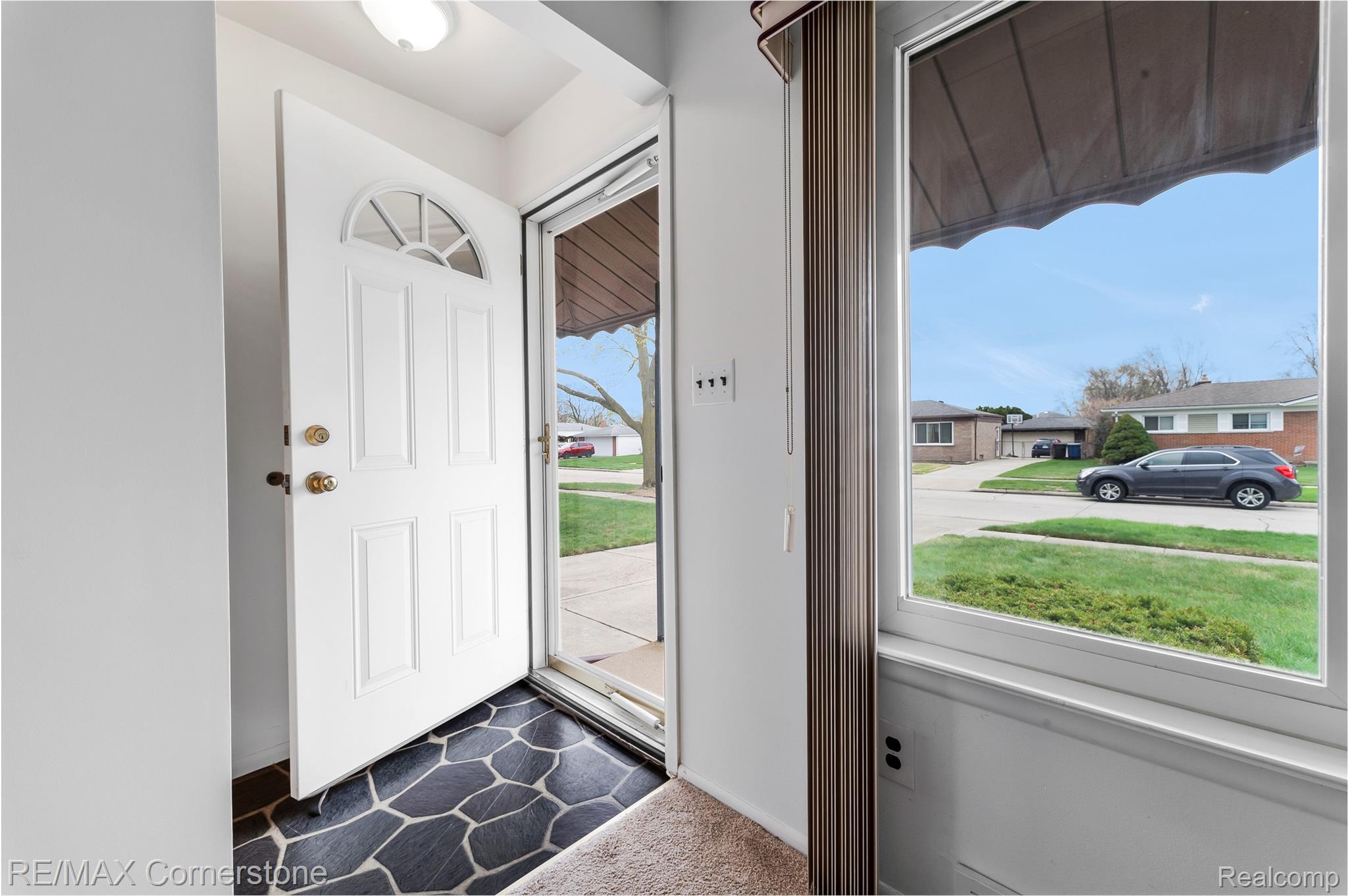 34216 Rosslyn Street