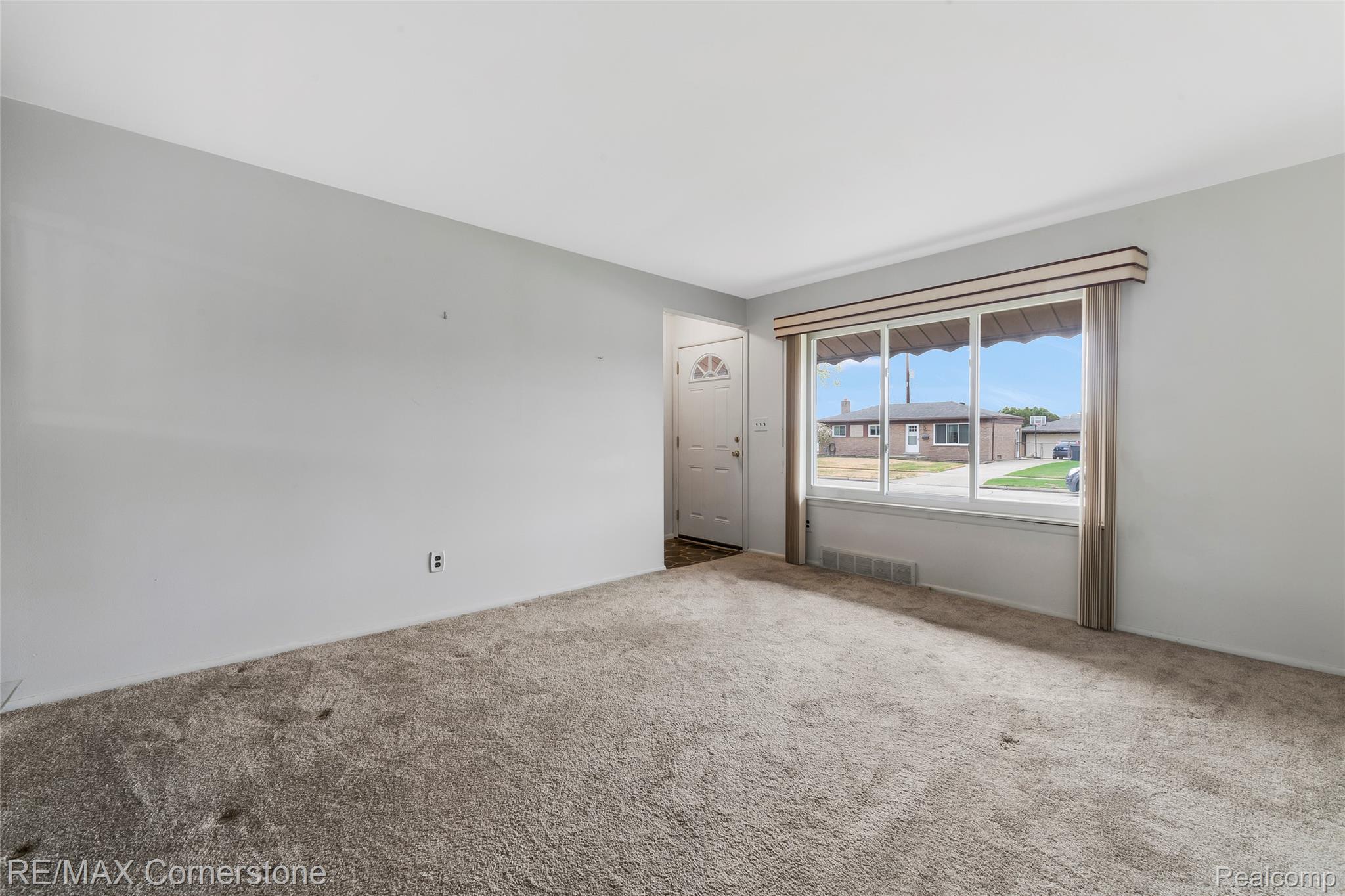 34216 Rosslyn Street