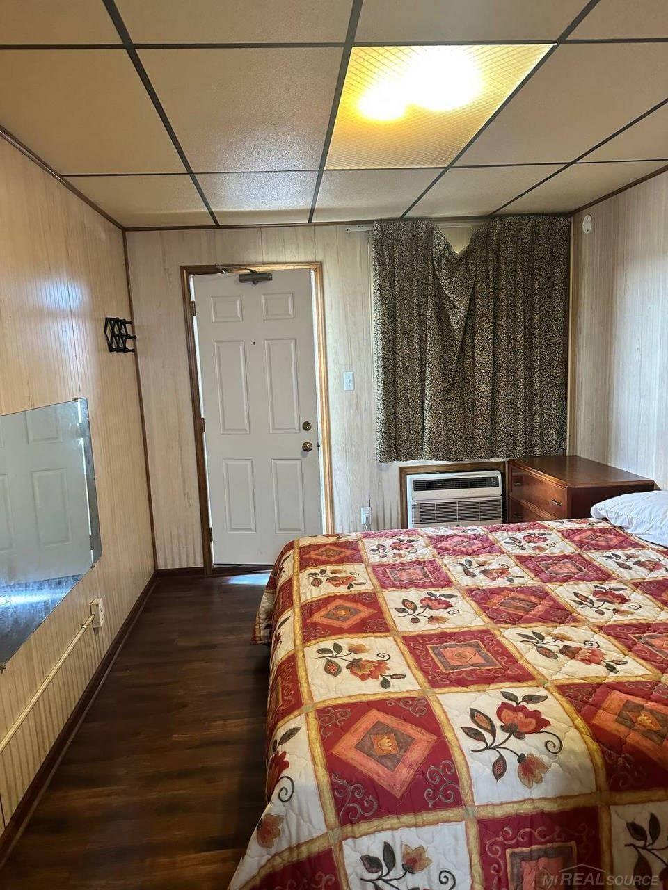 32490 VAN DYKE Avenue