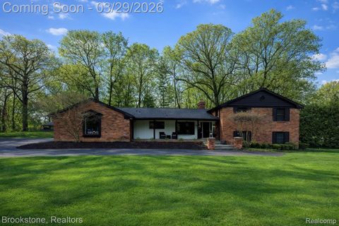 754 N Valley Chase Road Bloomfield Hills City MI 48304