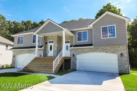 205 Whispering Pines Drive 11 Fenton City MI 48430