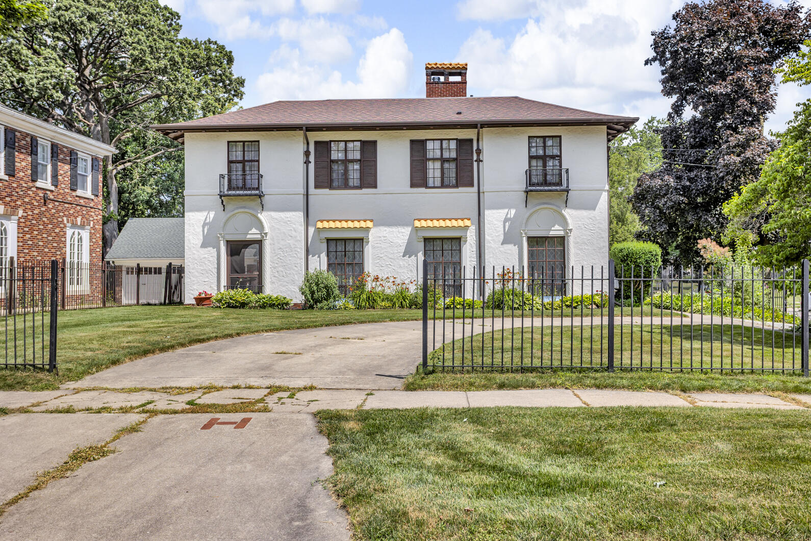 1000 W Washington Avenue