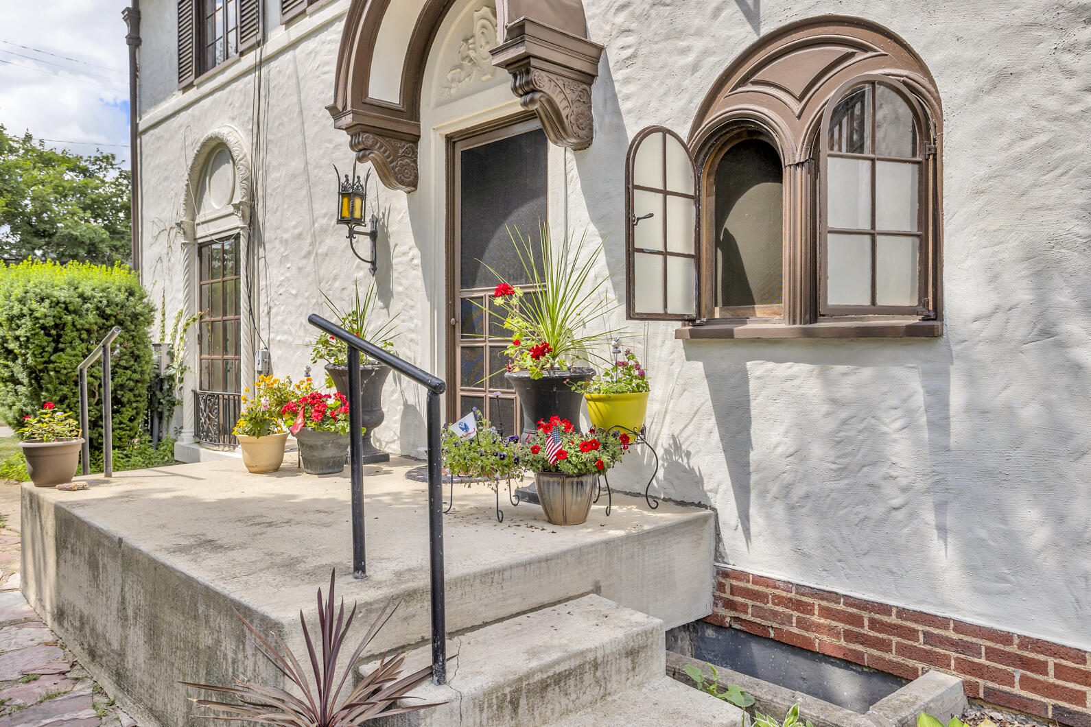 1000 W Washington Avenue