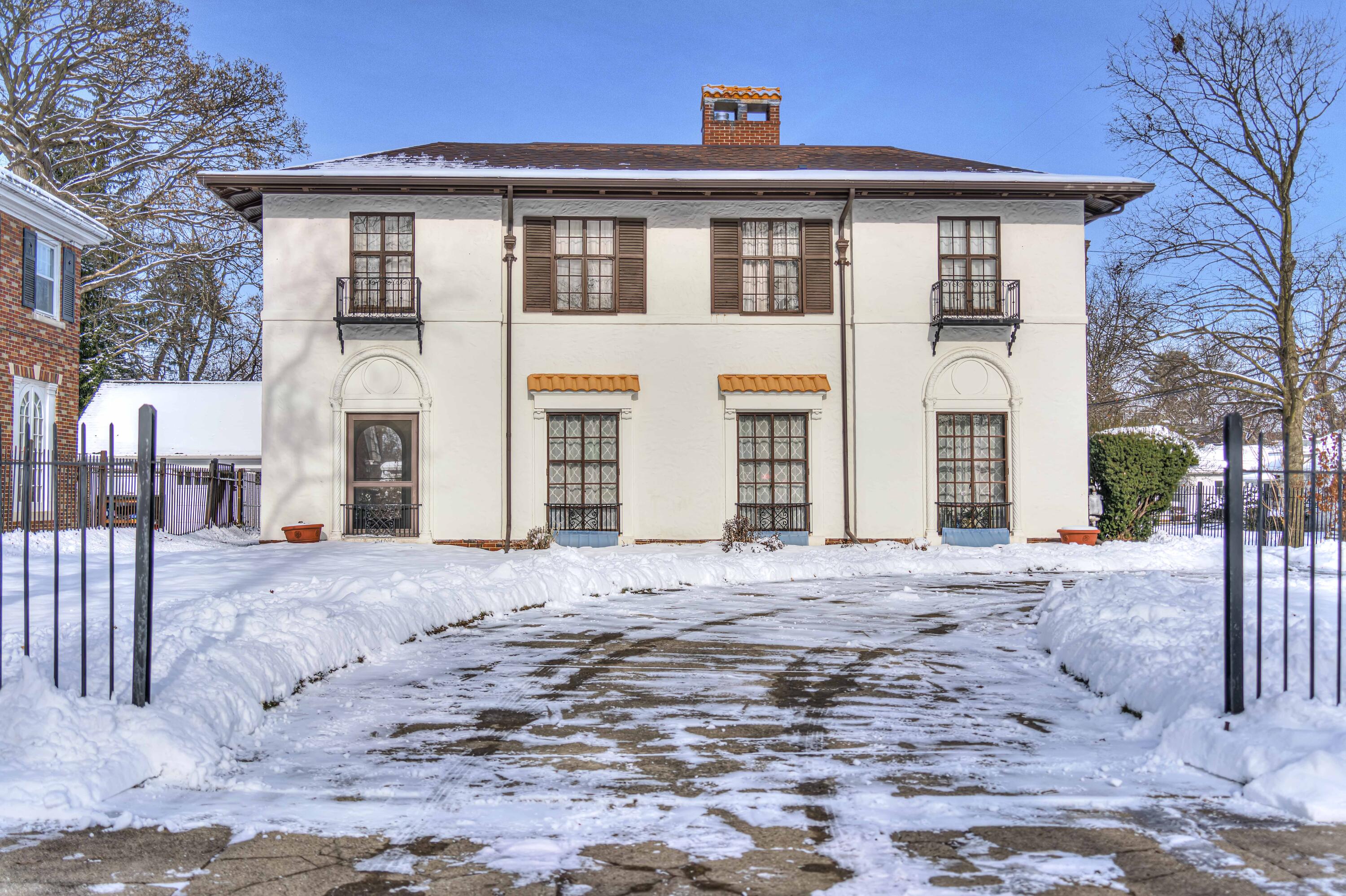 1000 W Washington Avenue