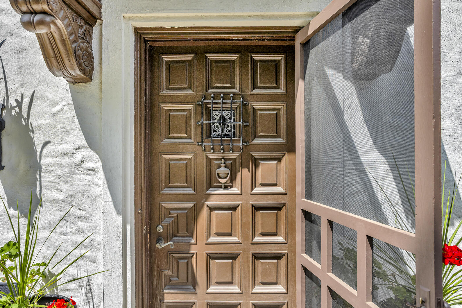 1000 W Washington Avenue