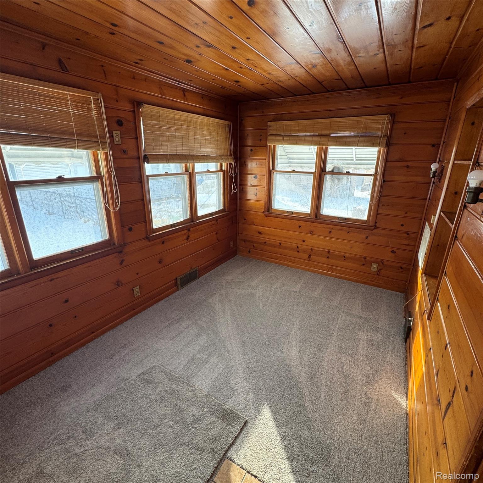 29 W New York Avenue