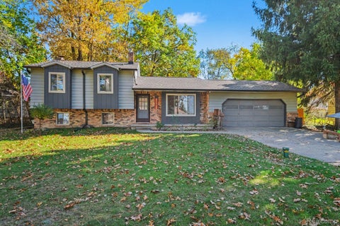 Photo of 2381 W Shiawassee Avenue, Fenton City, MI 48430 (MLS # 20261085397)