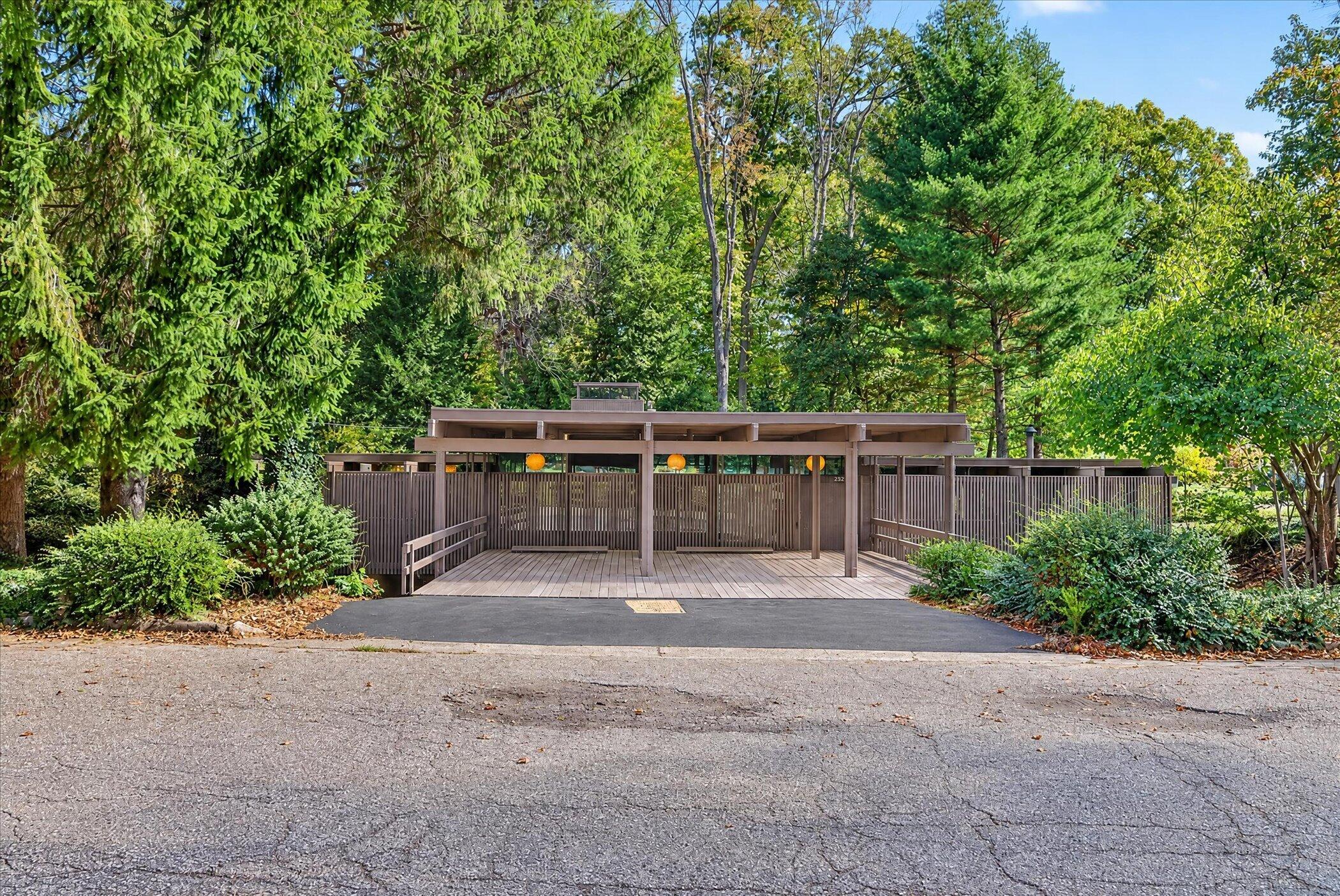 2525 Sheffield Drive