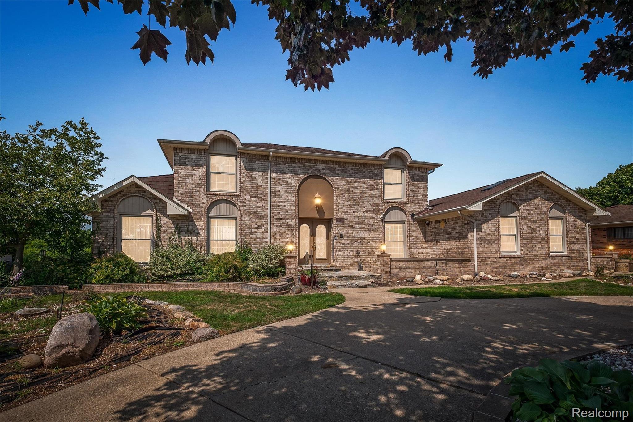 4041 TWIN LAKES Court